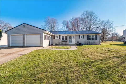 120 Pinecrest Dr, Beaver Falls, PA 15010