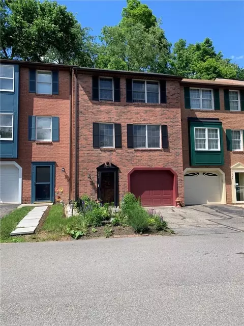 956 Twin Leaf Ct, Bethel Park, PA 15102