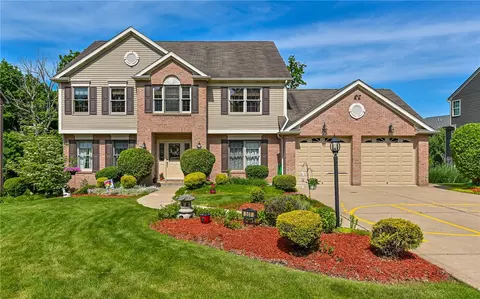 551 Burkes Dr, Coraopolis, PA 15108