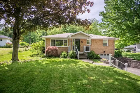 1297 Hofius Ln, Hermitage, PA 16148