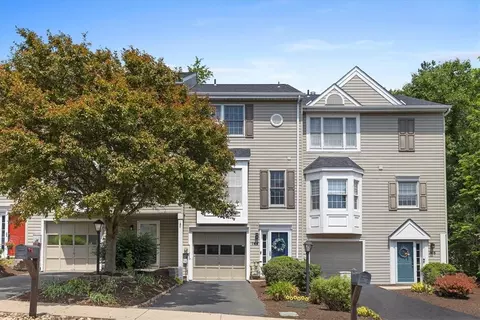 144 Westbrooke Ln, Coraopolis, PA 15108