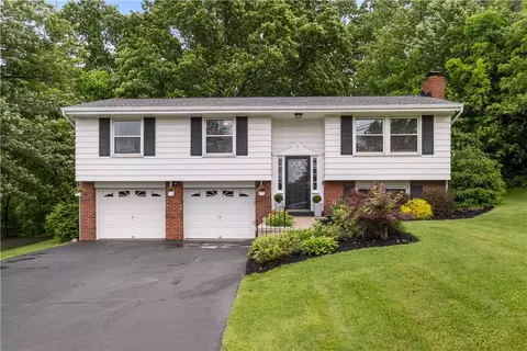 200 Wessex Hills Dr, Coraopolis, PA 15108