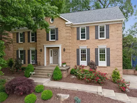 411 Carmell Dr, Pittsburgh, PA 15241