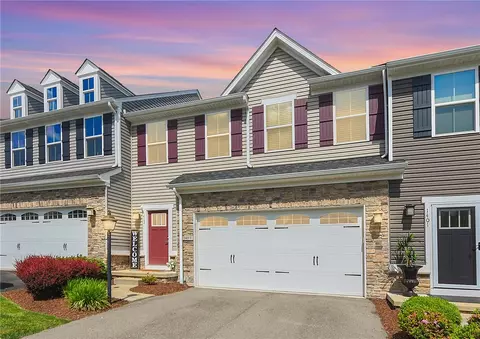 1403 Deer Creek Crossing Dr, Canonsburg, PA 15317