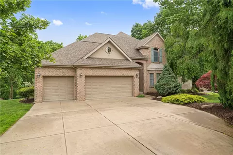 106 W Chevalier Ct, Eighty Four, PA 15330