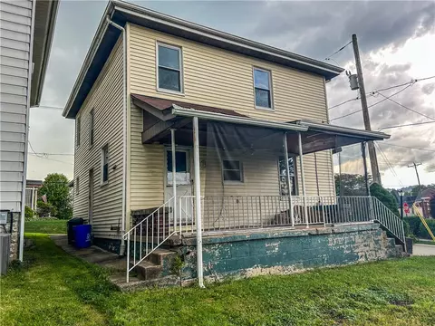 Exterior - 705 Maple St, Coraopolis, PA 15108 photo 3 of 5