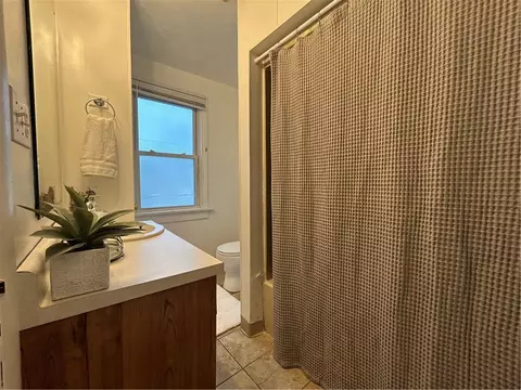Bath - 705 Maple St, Coraopolis, PA 15108 photo 2 of 2