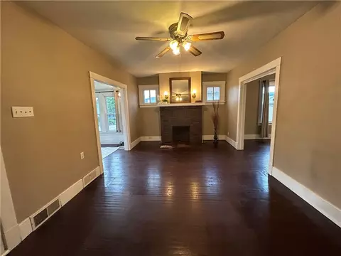 Living - 705 Maple St, Coraopolis, PA 15108 photo 3 of 13