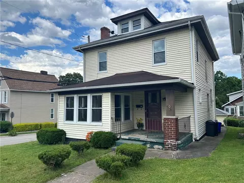 705 Maple St, Coraopolis, PA 15108