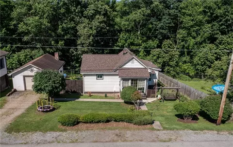 221 Connoquenessing Ave, Ellwood City, PA 16117
