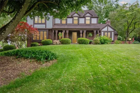 1390 Redfern Dr, Pittsburgh, PA 15241