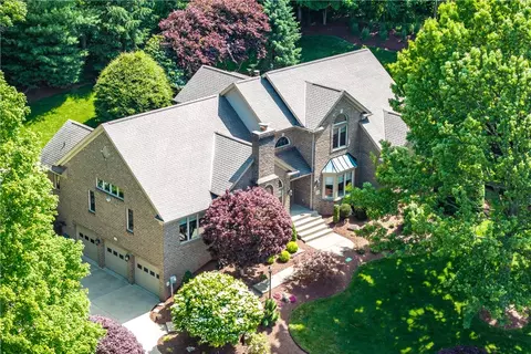 203 Sugarwood Dr, Venetia, PA 15367