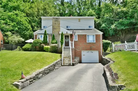 157 Grienbrier Dr, Carnegie, PA 15106