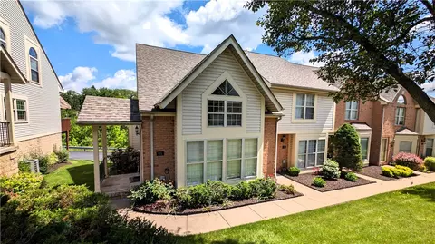 901 Berrington Ct, Bethel Park, PA 15102