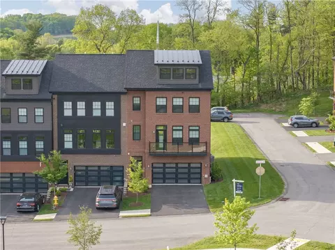 341 Azalea Dr, Venetia, PA 15367