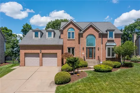 5764 Happy Hills Dr, Bethel Park, PA 15102