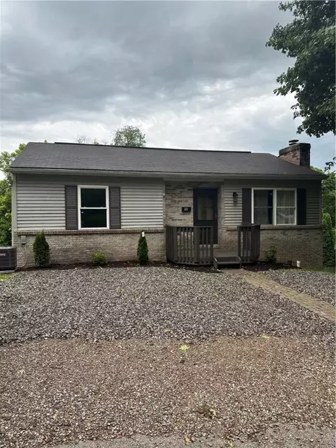 55 Bridge St, Oakdale, PA 15071