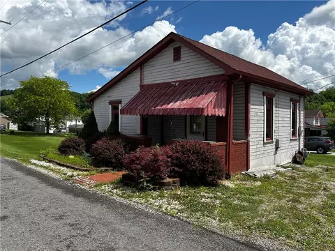 135 2nd St, Rogersville, PA 15359