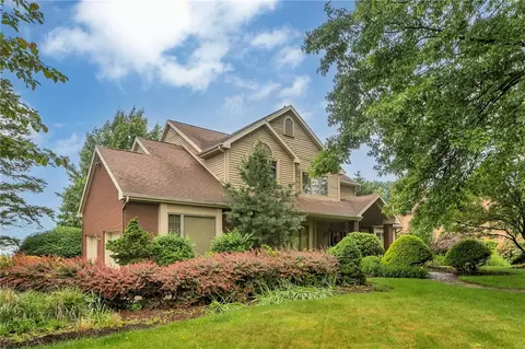 2000 High Pointe Ct, Murrysville, PA 15668