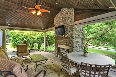 4901 Simmons Cir, Export, PA 15632 photo 8