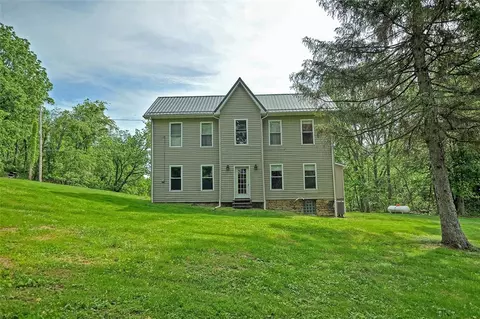 360 Washington Ave, Hickory, PA 15340
