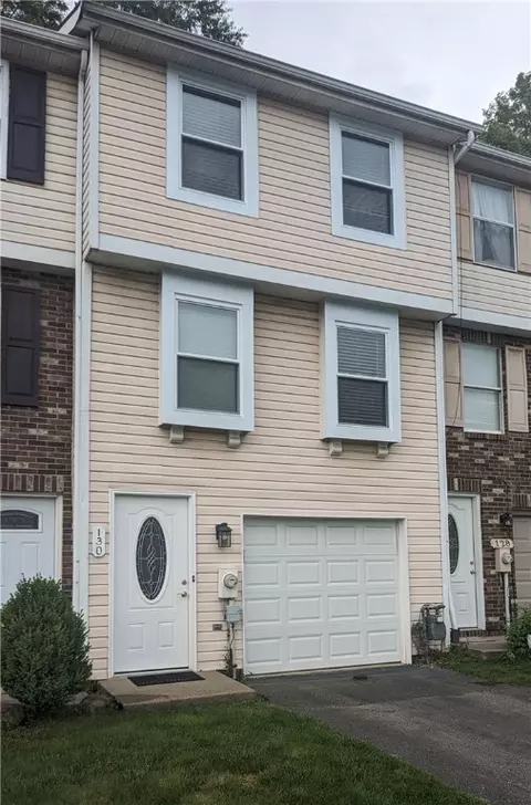 130 Meadow Gap Dr, Monroeville, PA 15146