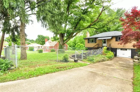 3261 Coulterville Rd, White Oak, PA 15131