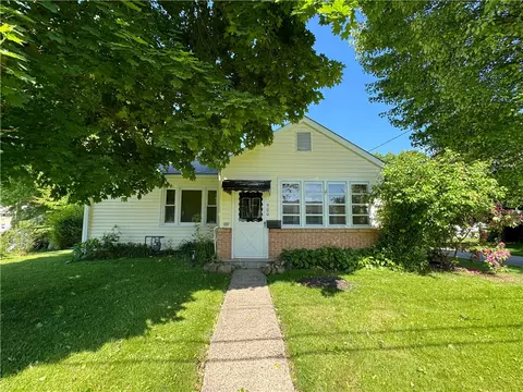 900 Tidball Ave, Grove City, PA 16127