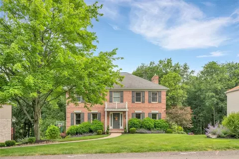165 Village Dr, Cranberry Township, PA 16066