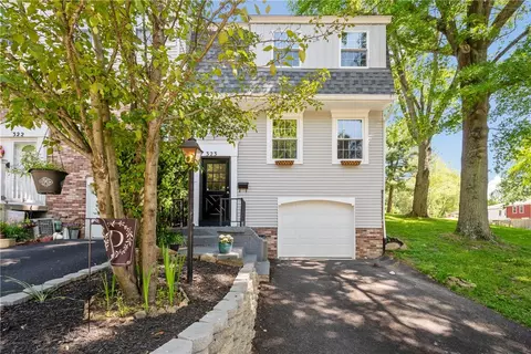 323 Cricketwood Ct, Canonsburg, PA 15317