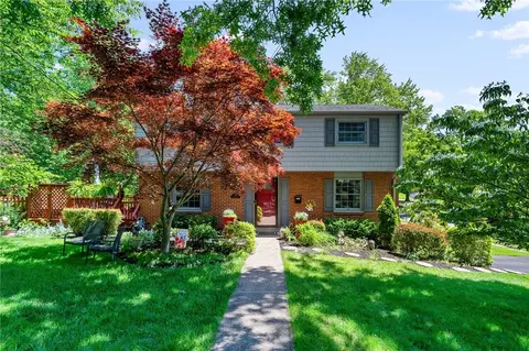 135 Abington Dr, Pittsburgh, PA 15216