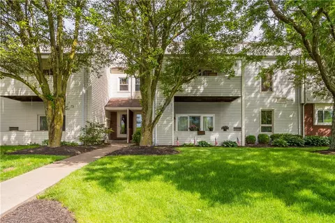 2404 Kenzie Dr, Pittsburgh, PA 15205