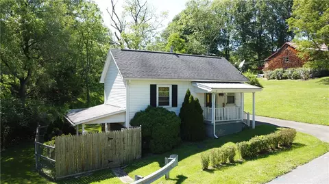 90 Bailey Ln, Uniontown, PA 15401