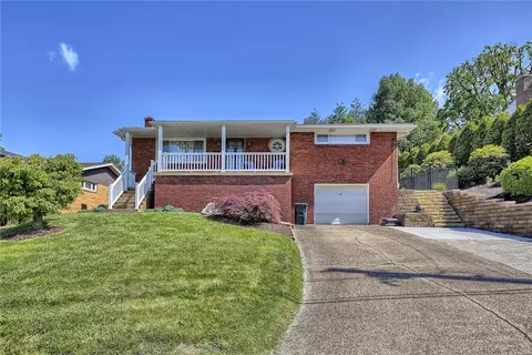 25 Lynn Lee Dr, Greensburg, PA 15601