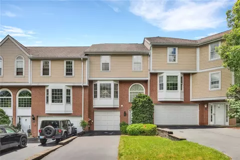 215 Glenwood Dr, Monroeville, PA 15146