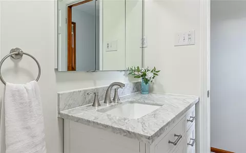 Bath - 114 Douglas Ln, Monaca, PA 15061 photo 2 of 3