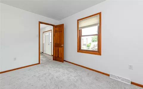 Bedroom - 114 Douglas Ln, Monaca, PA 15061 photo 2 of 6