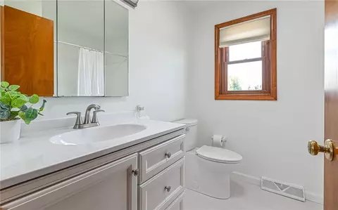Bath - 114 Douglas Ln, Monaca, PA 15061 photo 3 of 3