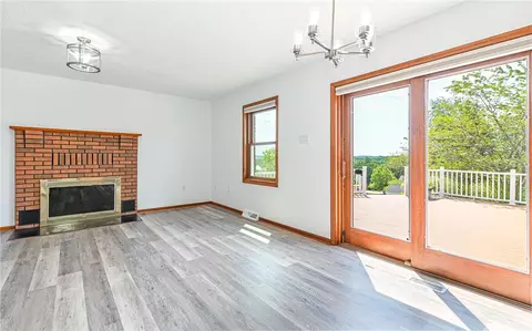Living - 114 Douglas Ln, Monaca, PA 15061 photo 4 of 7