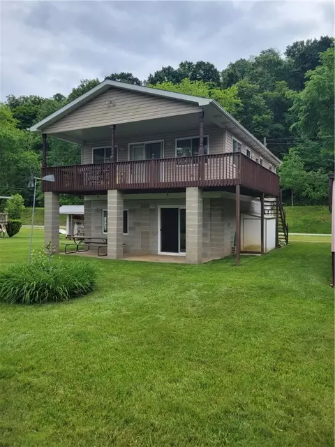 137 Upper Godfrey Dr, Leechburg, PA 15656