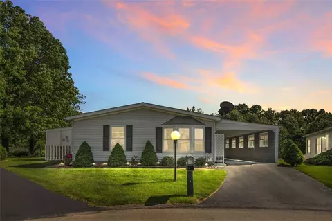 827 Clover Ln, Murrysville, PA 15668