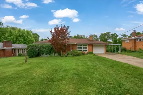 2394 Lynnrose Dr, Irwin, PA 15642