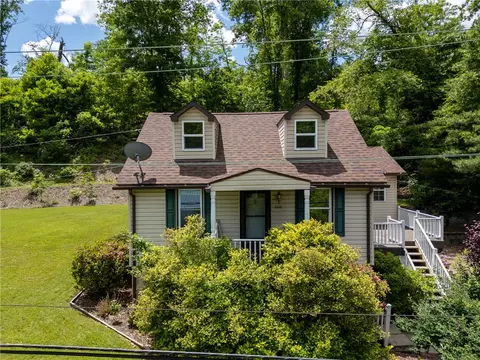 1618 Days Run Rd, Tarentum, PA 15084