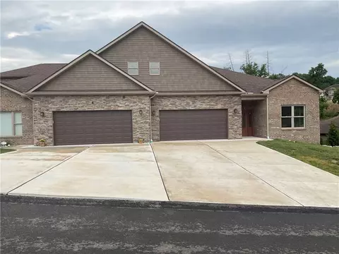 3025 Derby Ct, North Huntingdon, PA 15642