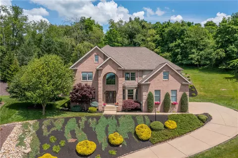 17 Kingswood Ct, Washington, PA 15301