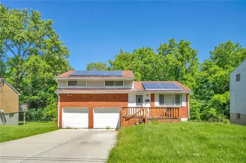 579 Sunnyfield Dr, Monroeville, PA 15146