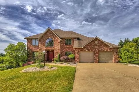 819 Rembrandt Cir, Irwin, PA 15642