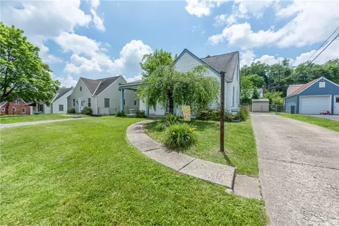 202 Delaware Dr, Glenshaw, PA 15116