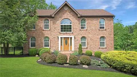 106 Castlebrooke Dr, Venetia, PA 15367