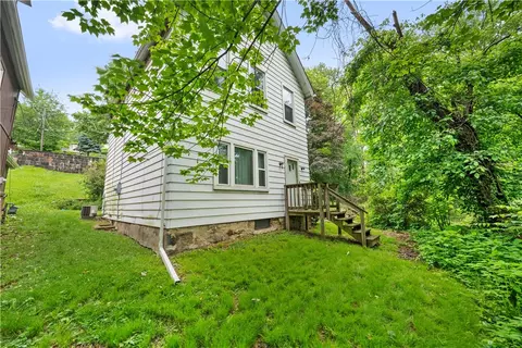 1851 4th Ave, Freedom, PA 15042